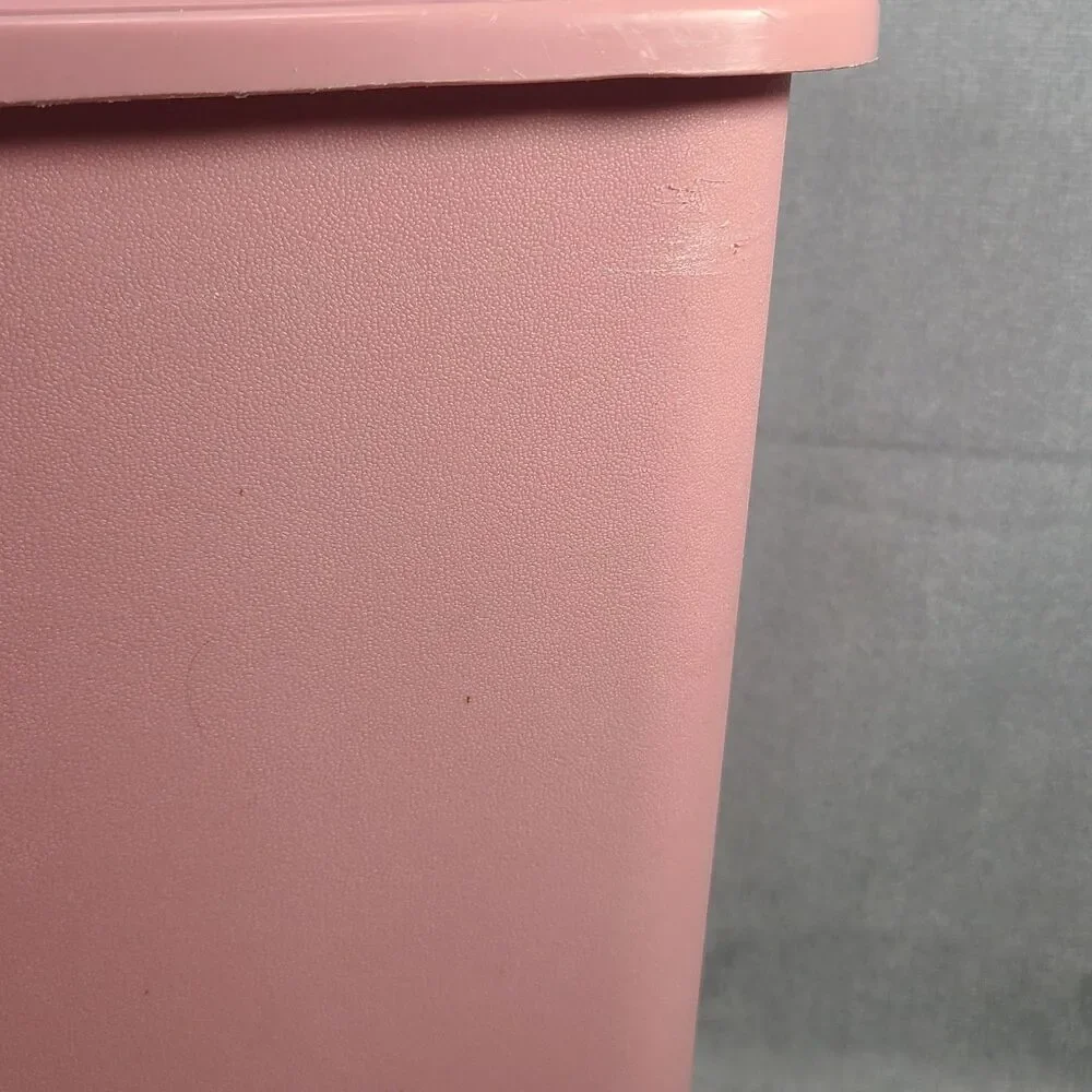 Rubbermaid slight wear